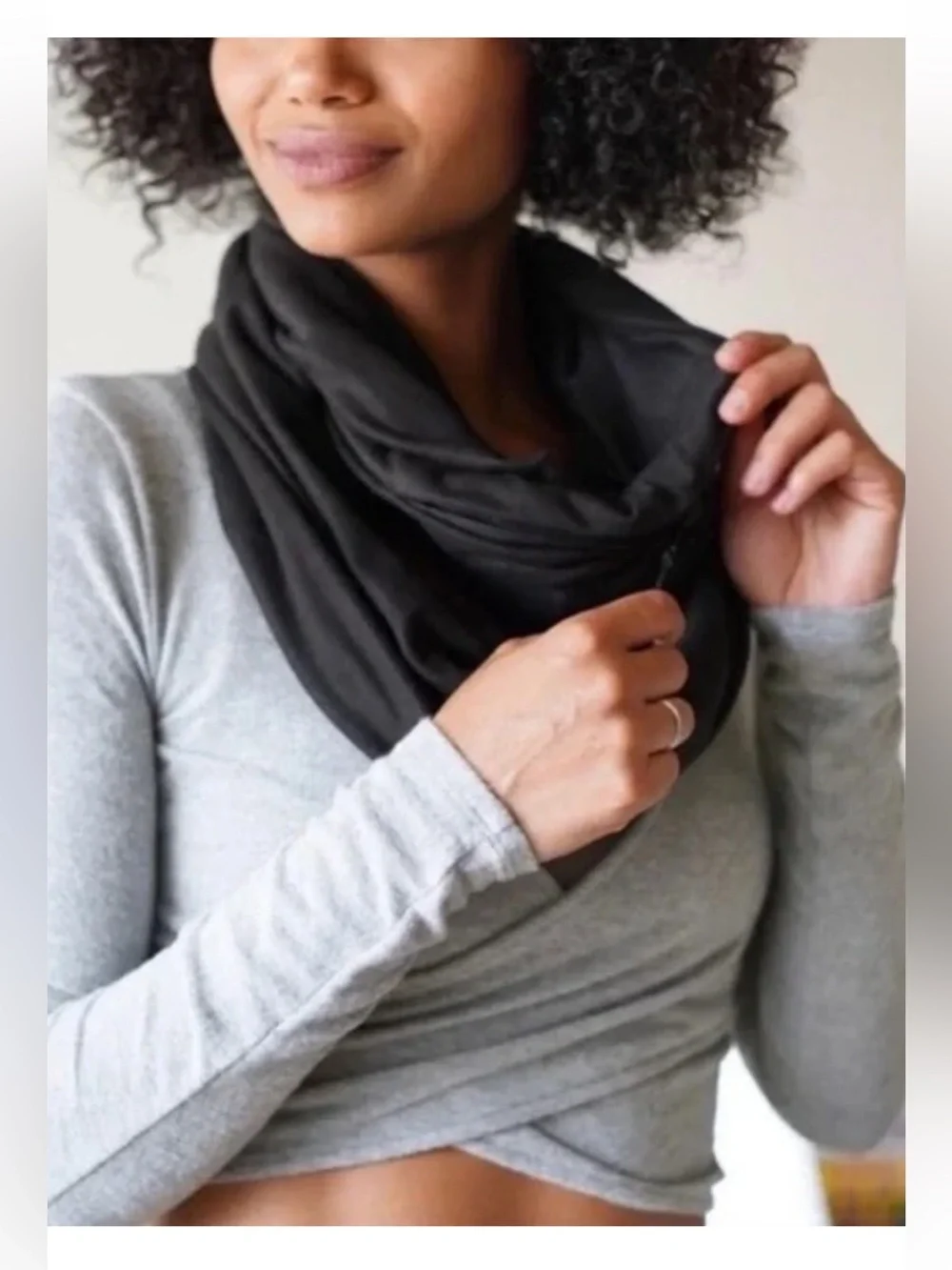 NEW! Beyond Yoga Hidden Pocket Infinity Scarf in Black Winter Walking Workout